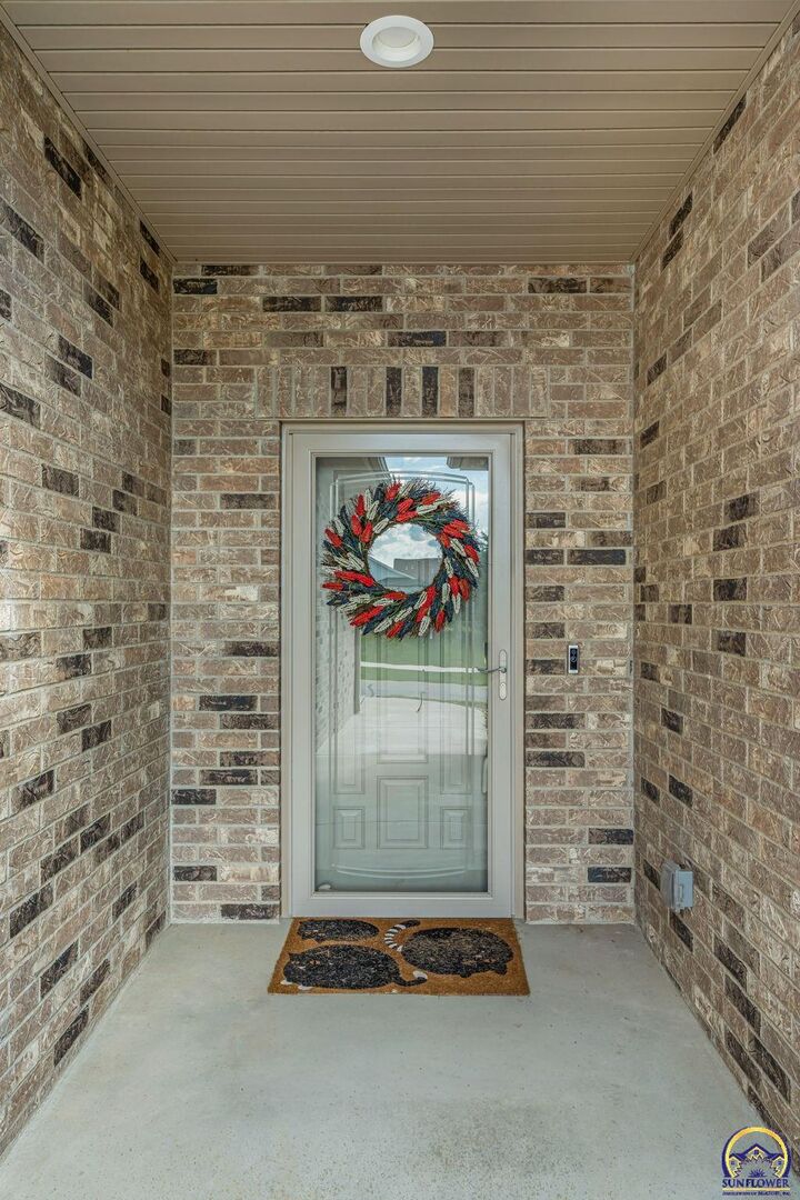 Property Photo:  4408 SE Oak Bend Dr  KS 66609 
