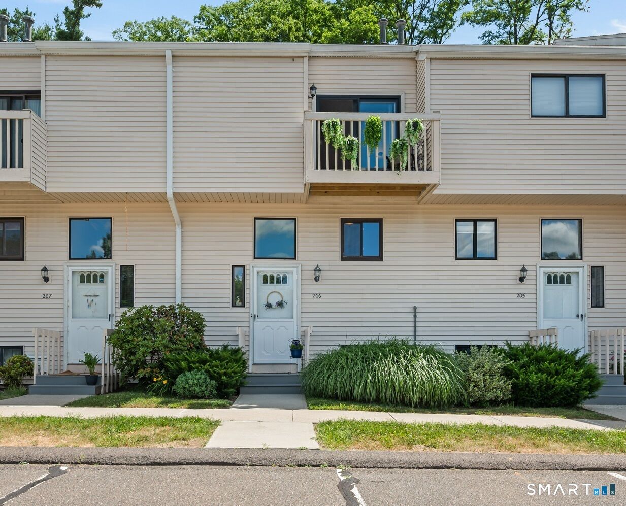 Property Photo:  