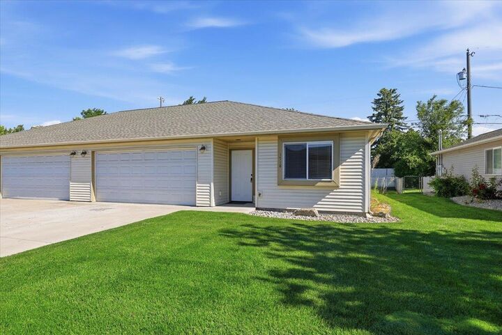 Property Photo: 1716 N Bessie Ln 1718 N Bessie Ln WA 99224