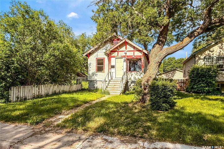 1132 Queen Street — photo 1