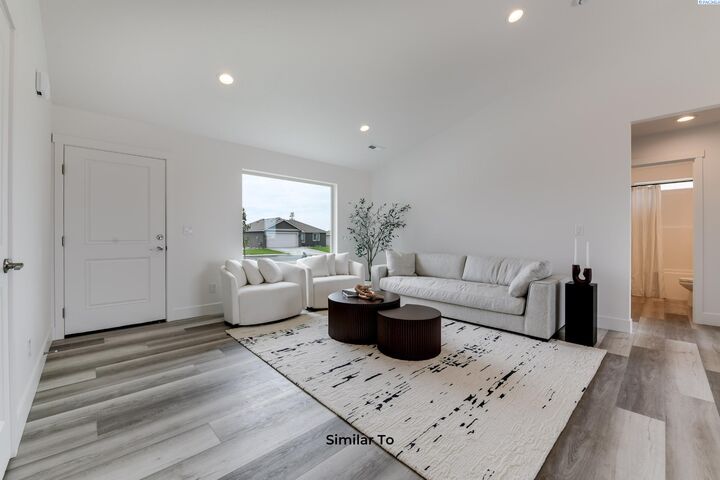 Property Photo:  501 Glenwood Ave  WA 98930 