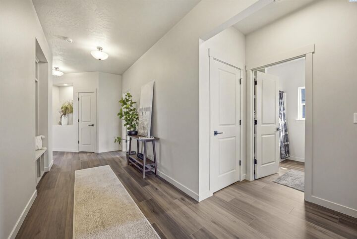 Property Photo: 208 Scott Rd WA 99350
