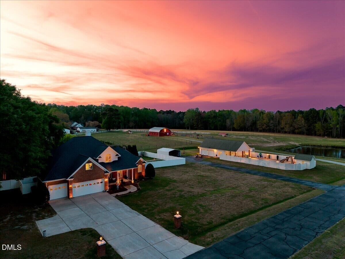 Property Photo: 31 Chasewood Drive NC 27501