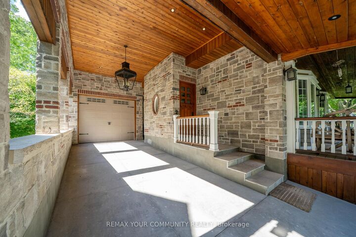 Property Photo: 124 Elmpine Trail ON L7B 1K4
