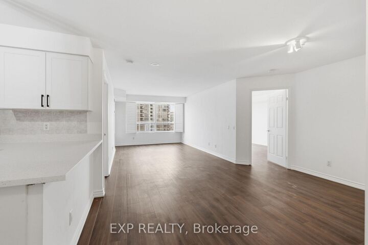 Property Photo: 25 Kingsbridge Garden Circle 2120 ON L5R 4B1