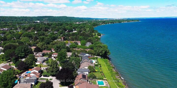 Property Photo: 15 Cheval Drive ON L3J 1A3