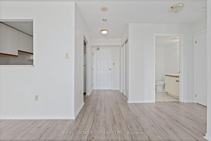 Property Photo: 20 McFarlane Drive 705 ON L7G 5J8