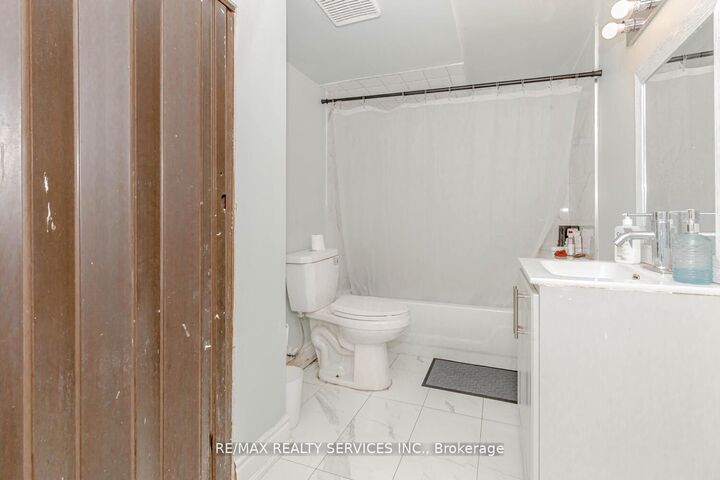 Property Photo: 13 Greenbush Court ON L6S 2K2