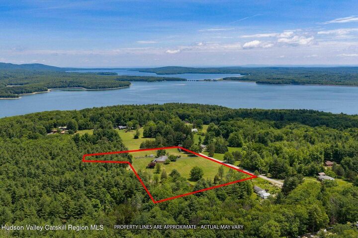 Property Photo:  52 Brodhead  NY 12494 