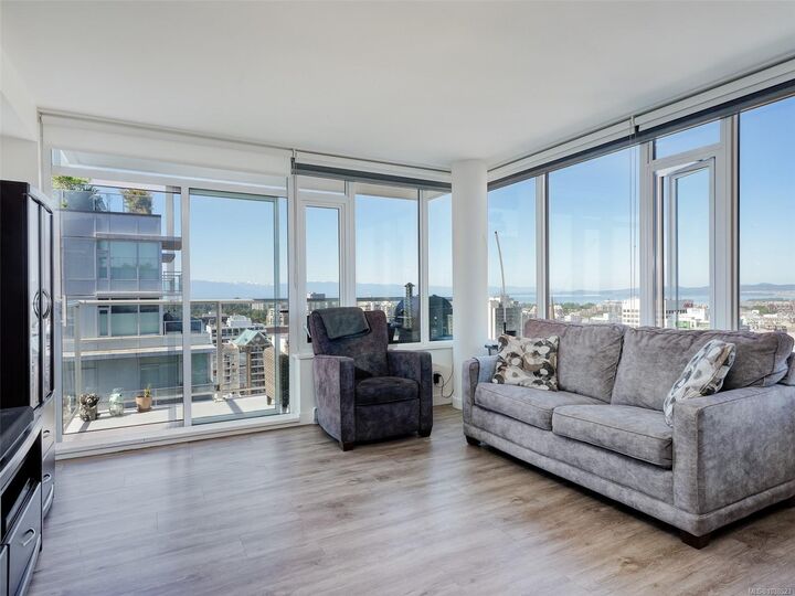 Property Photo: 845 Johnson St #2005 BC V8W 0G3
