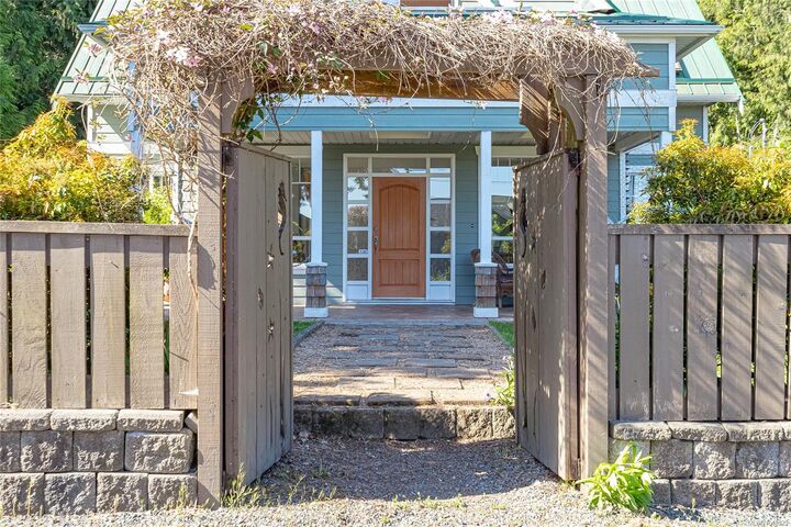 Property Photo: 3930 Bovanis Rd BC V0R 1G0