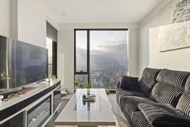 Property Photo: 5987 Wilson Avenue 3905 BC V5H 0L7
