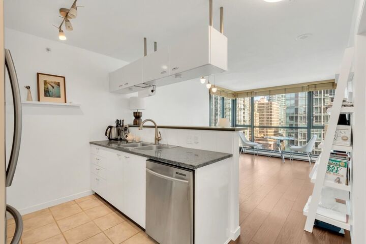 Property Photo: 1331 Alberni Street 1601 BC V6E 4S1