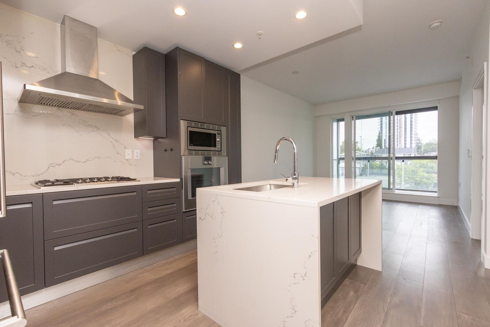 Property Photo: 5733 Alberta Street 305 BC V5Y 0M3