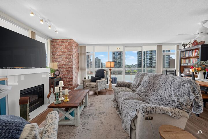 Property Photo: 4400 Buchanan Street 904 BC V5C 0E3