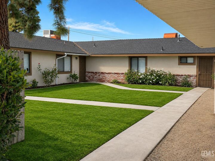 Property Photo:  701 Deseret Way  CA 93309 