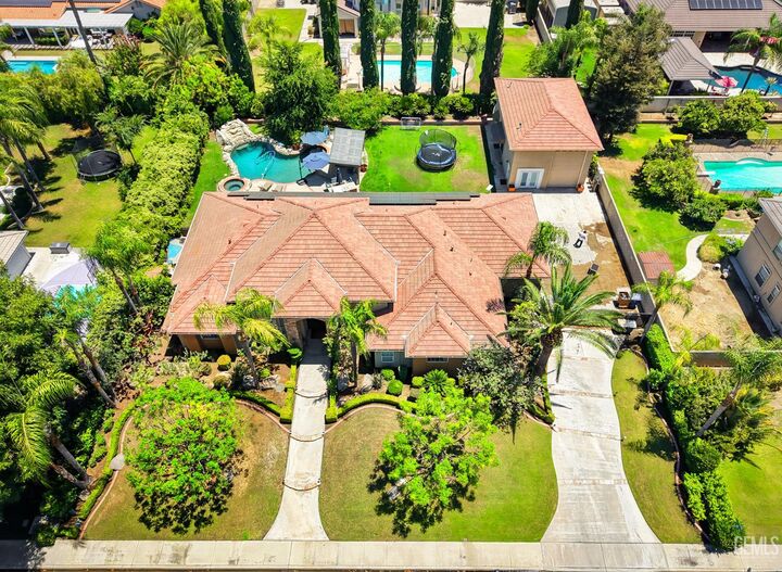Property Photo:  1400 Pineglen Drive  CA 93312 