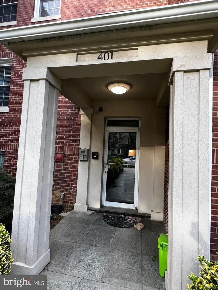 Property Photo:  401 Commonwealth Avenue 12A  VA 22301 