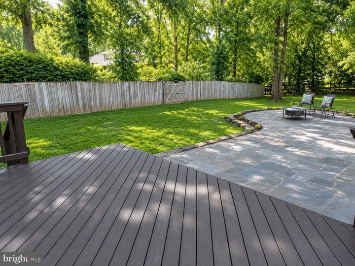 Property Photo:  1715 Fox Run Court  VA 22182 