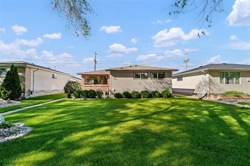Property Photo:  105 Gilia Drive  MB R2V 2V3 