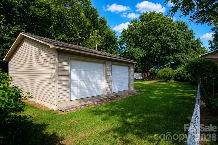 Property Photo:  2914 Dresden Drive  NC 28054 