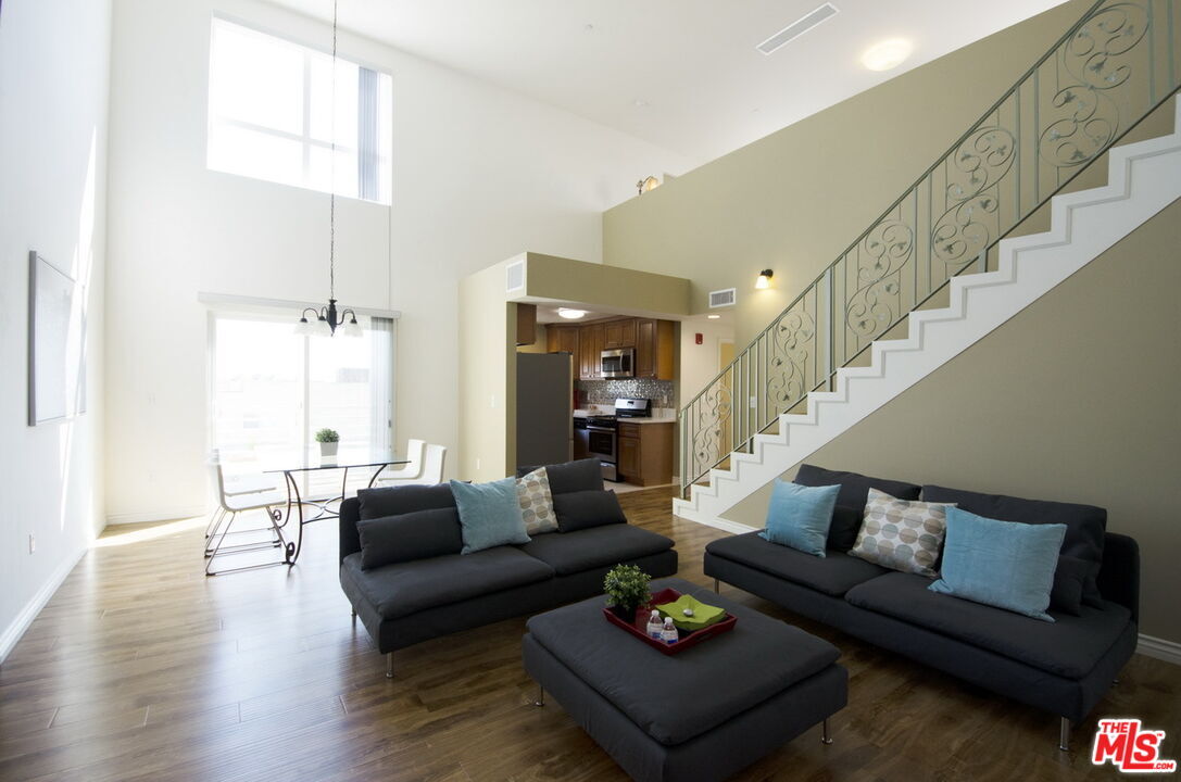 Property Photo: 546 N Oxford Ave CA 90004