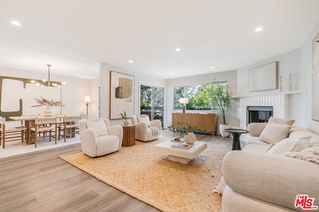 Property Photo:  930 California Ave  CA 90403 