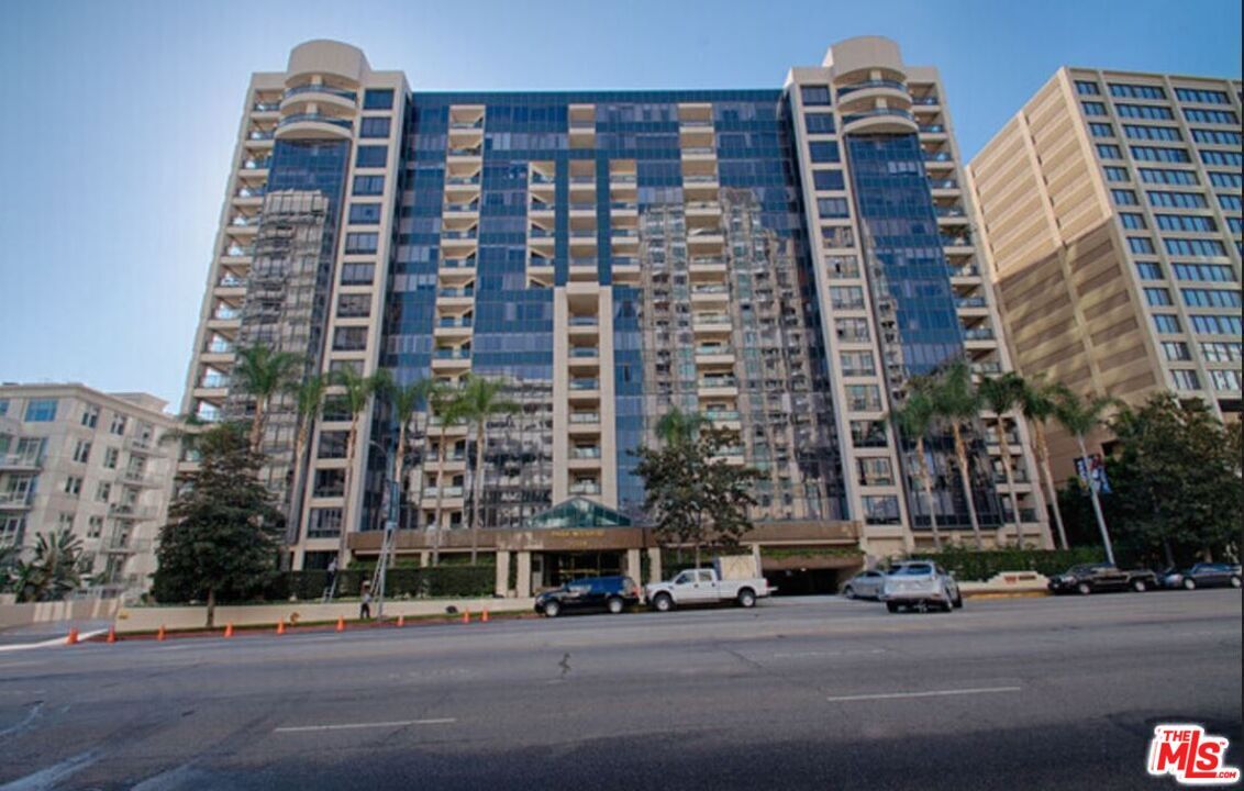Property Photo:  10724 Wilshire Blvd  CA 90024 