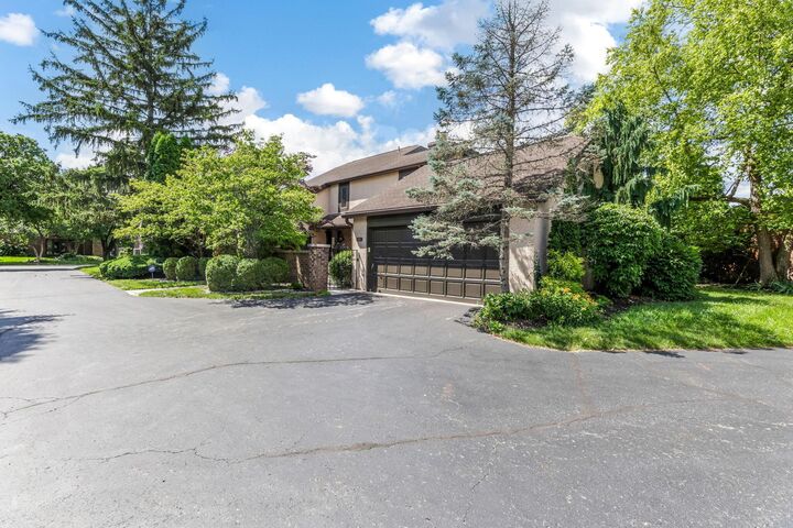 Property Photo: 141 Flores Place OH 43213