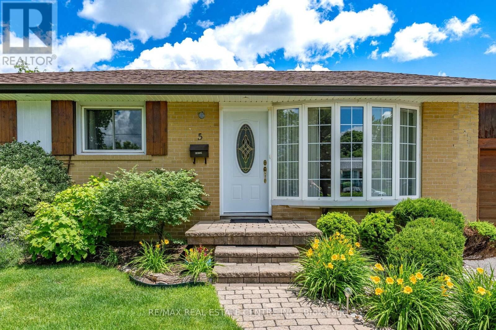 Property Photo:  5 Hale Drive  ON L7G 4C3 
