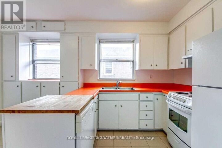 Property Photo:  138 Woburn Avenue  ON M5M 1K7 
