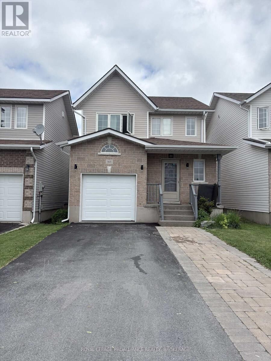 Property Photo: 968 Bluffwood Avenue ON K7K 7K5