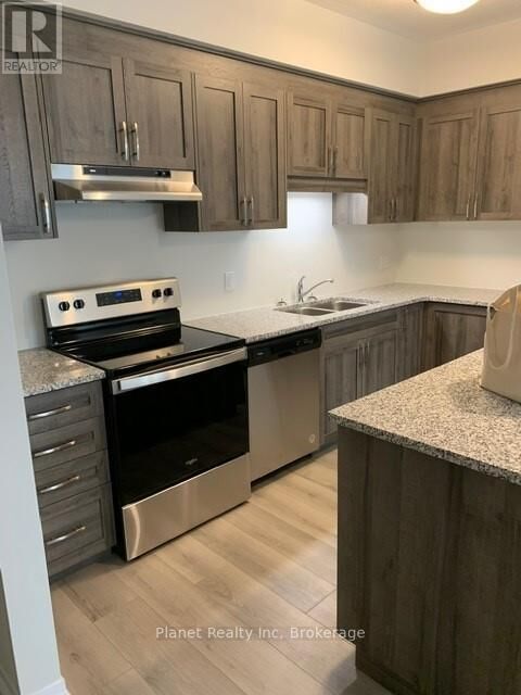Property Photo:  261 Woodbine Avenue 67  ON N2R 0S7 