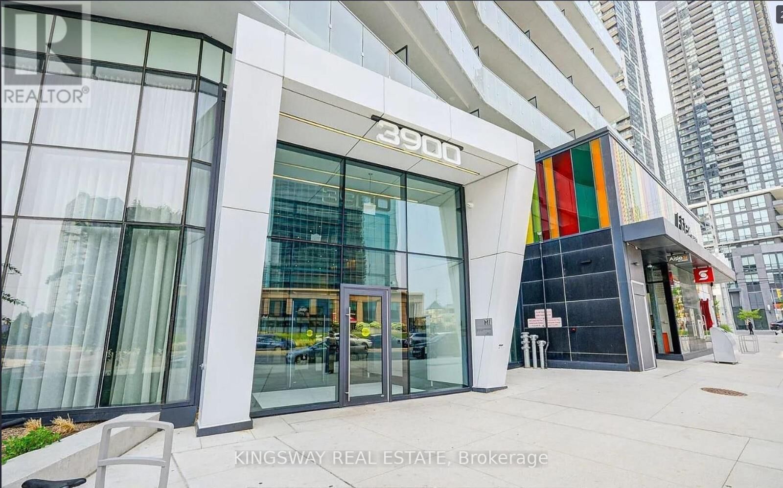 Property Photo:  3900 Confederation Parkway 413  ON L5B 4M6 