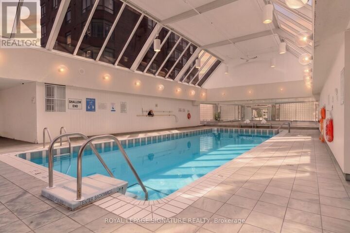 Property Photo:  325 Webb Drive 707  ON L5B 3Z9 