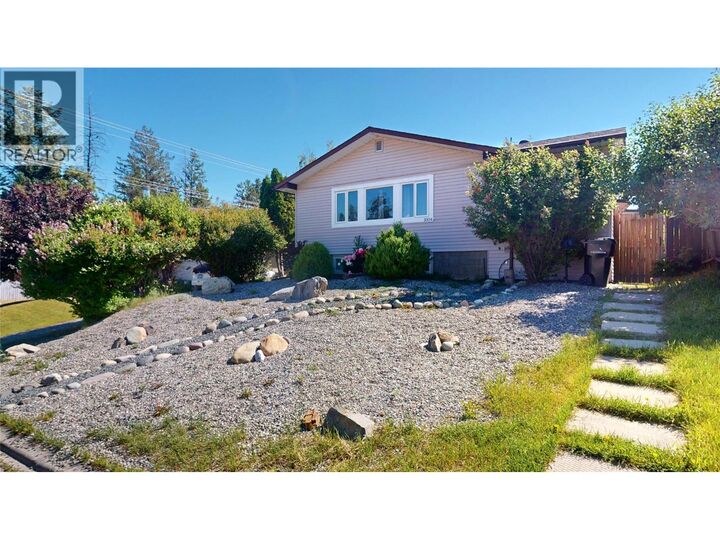 Property Photo:  1004 17th Avenue South  BC V1C 3B8 