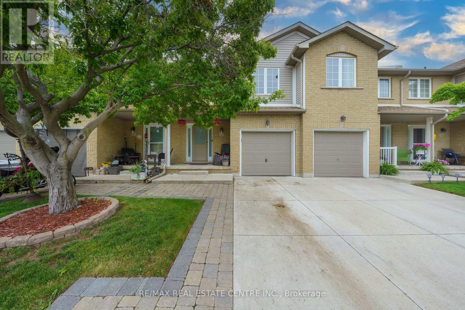 Property Photo: 76 Frances Avenue 32 ON L8E 5X2
