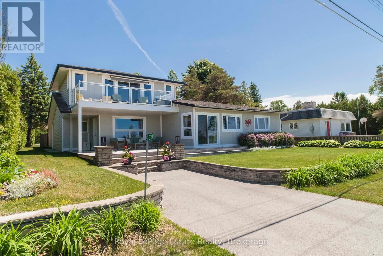 Property Photo: 319 Lakeshore Boulevard North ON N0H 2G0