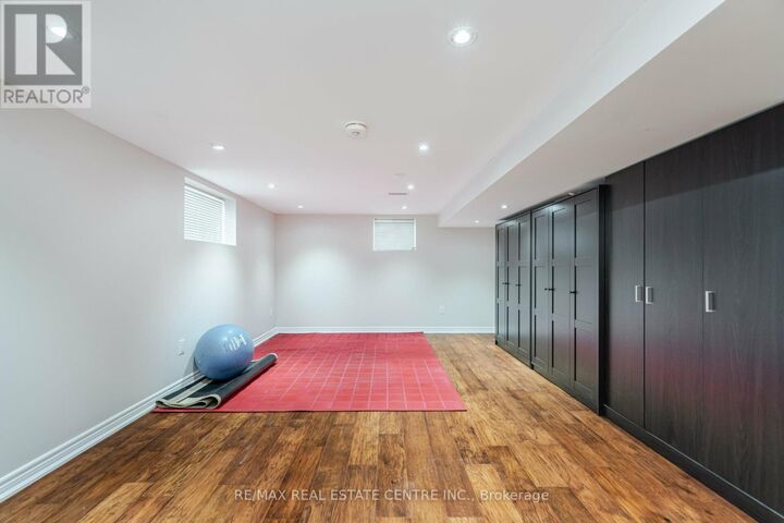 Property Photo: 86 Vista Boulevard Lower ON L5M 1C5