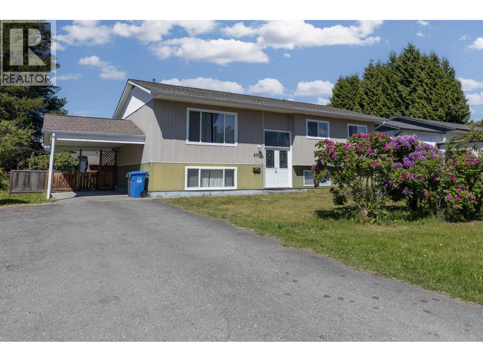 Property Photo: 4920 Lazelle Avenue BC V8G 1T7