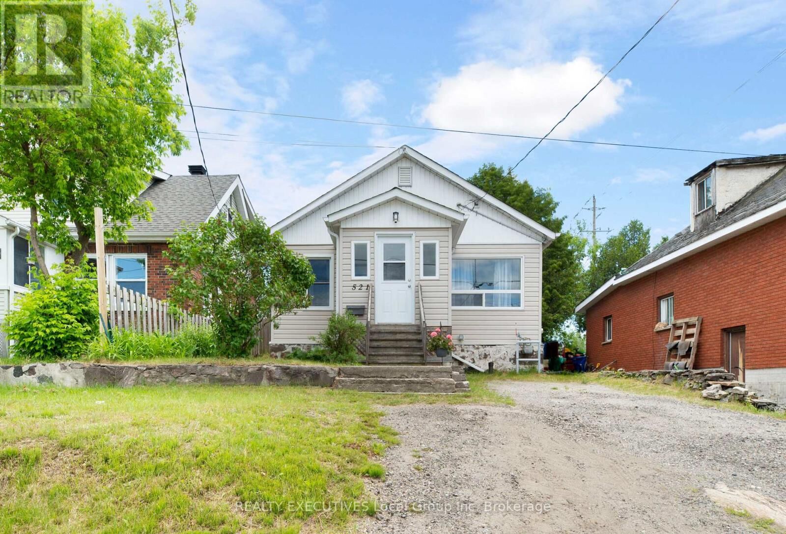 Property Photo: 521 Metcalfe Street ON P1B 2P7