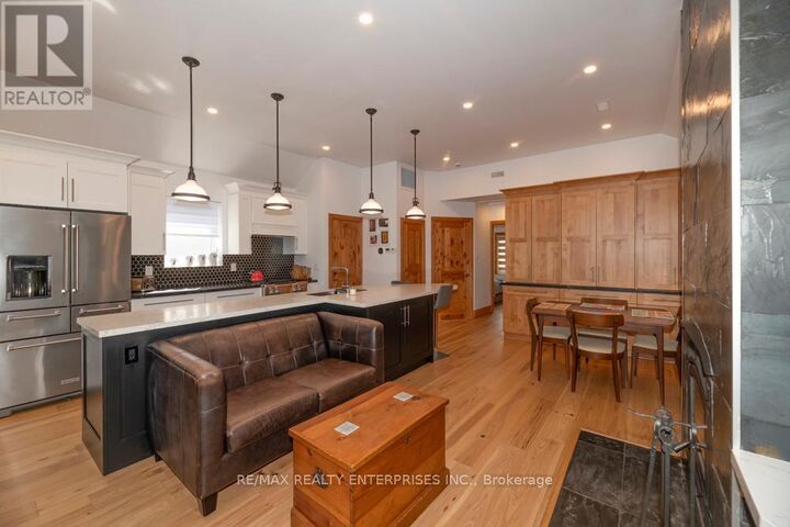 Property Photo:  837 Kingston Road Upper  ON M4E 1R9 