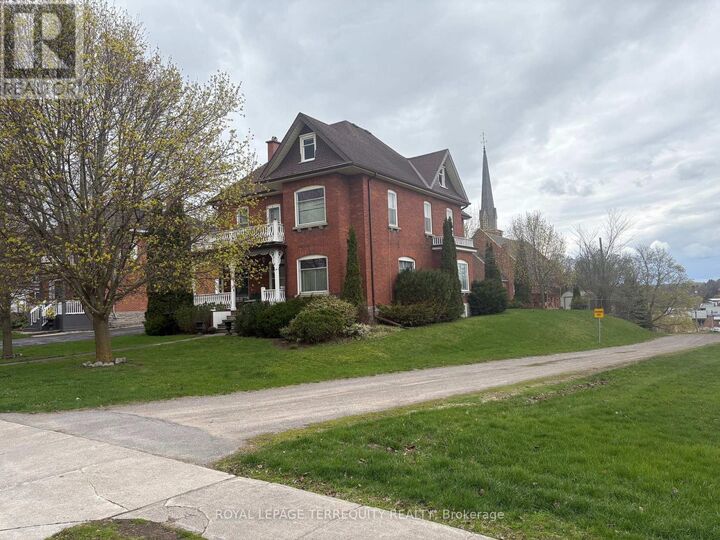 Property Photo:  16 Booth Street South  ON K0L 1L0 