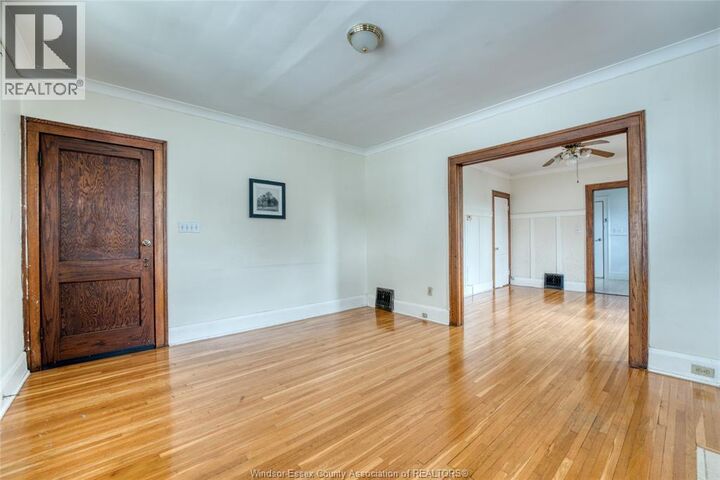 Property Photo:  135 Oak Street  ON N9A 5E5 