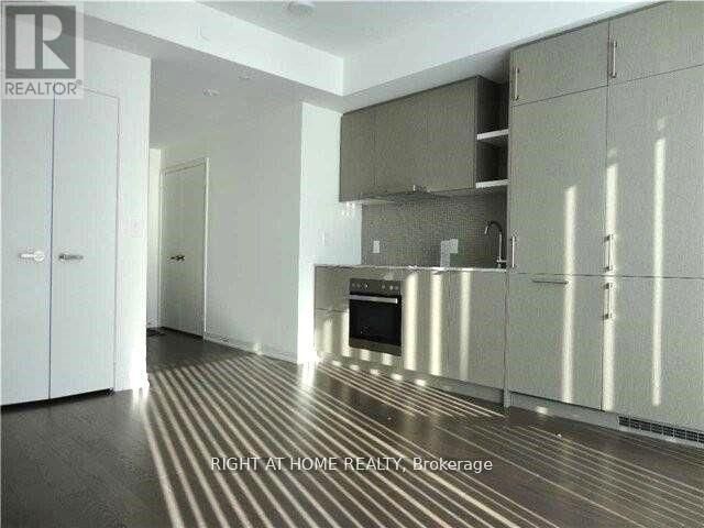 Property Photo:  100 Harbour Street 6408  ON M5J 0B5 