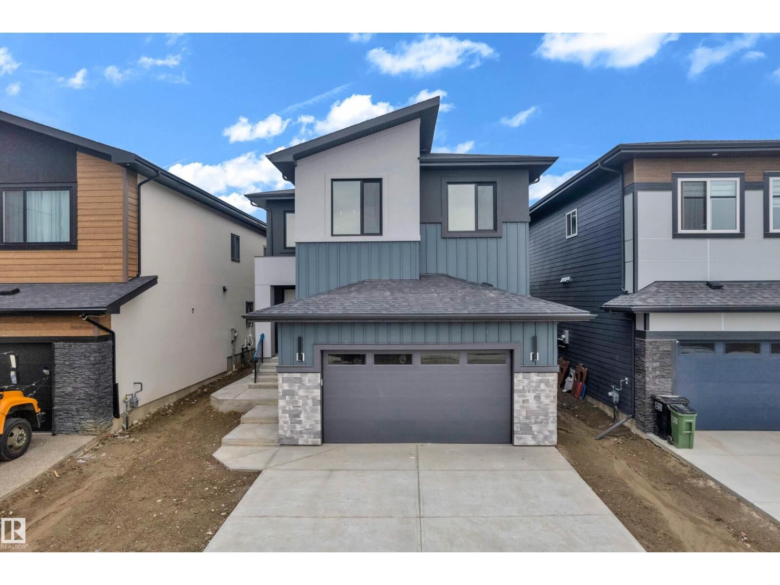 Property Photo: 7677 Kimiwan Cr SW AB T6W 5W2