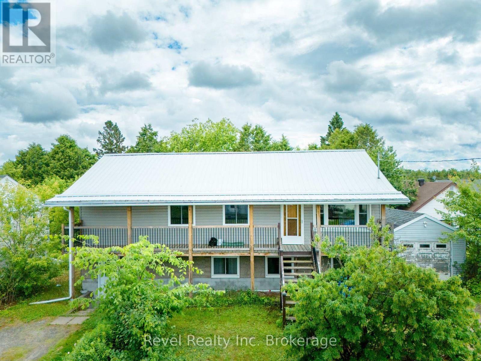 Property Photo:  355 Angus Avenue North  ON P1B 7L7 