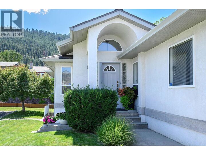 Property Photo:  1350 Finlay Avenue 11  BC V2E 2N3 