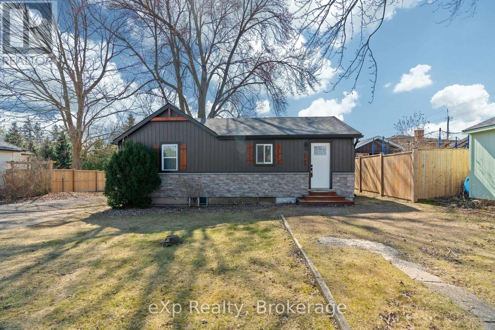 Property Photo:  236 Sydenham Street  ON N7G 1V3 