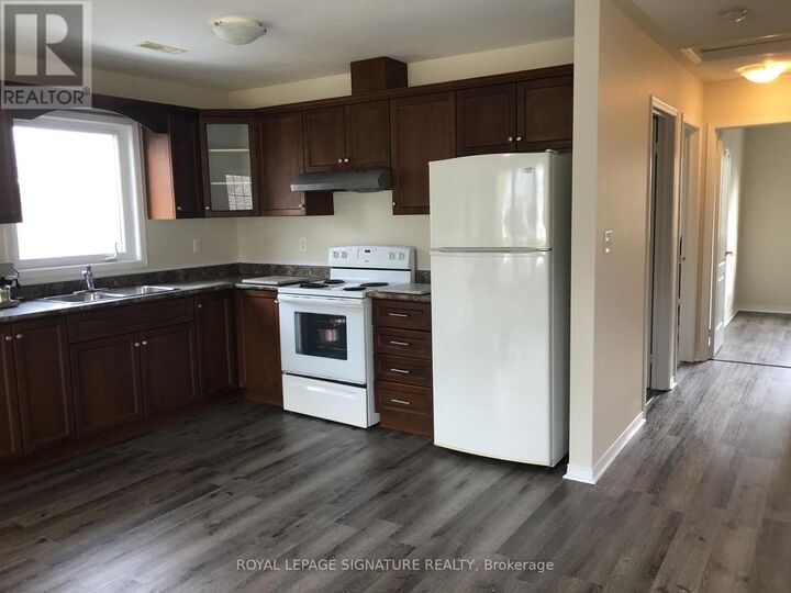 Property Photo:  27 Nassau Street 2  ON L1J 4A3 
